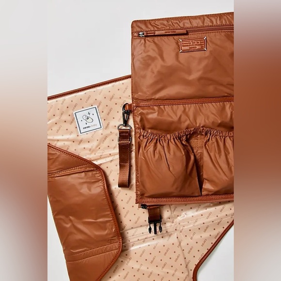 Caraa Luxury Baby Changing Kit Bag Portable Changing Station NWT $170 - Picture 2 of 9